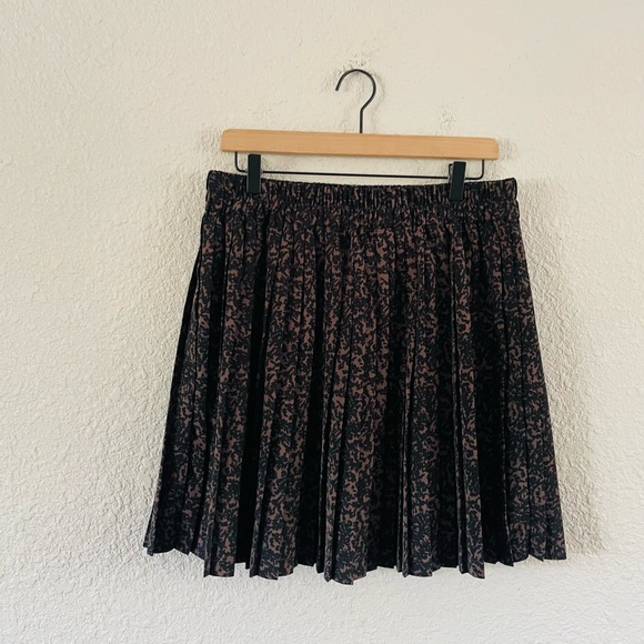 Banana Republic Brown & Black Print Pleated Mini Skirt - Picture 1 of 9